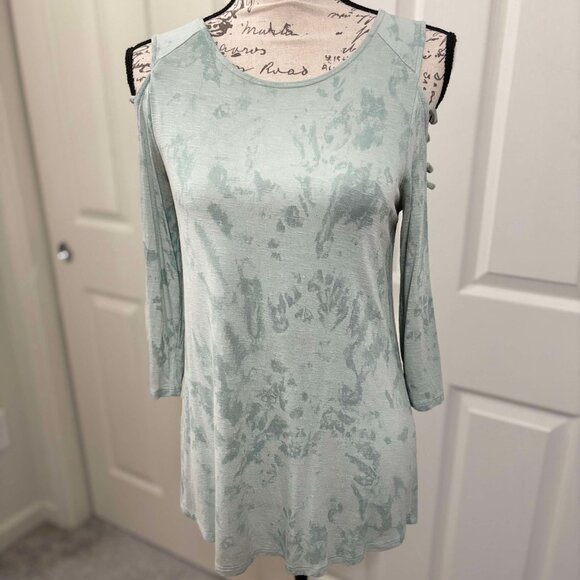 Women's Like New Light Green Tie-Dye 3/4 Sleeved Cold Shouldered Knit Top - Picture 1 of 7